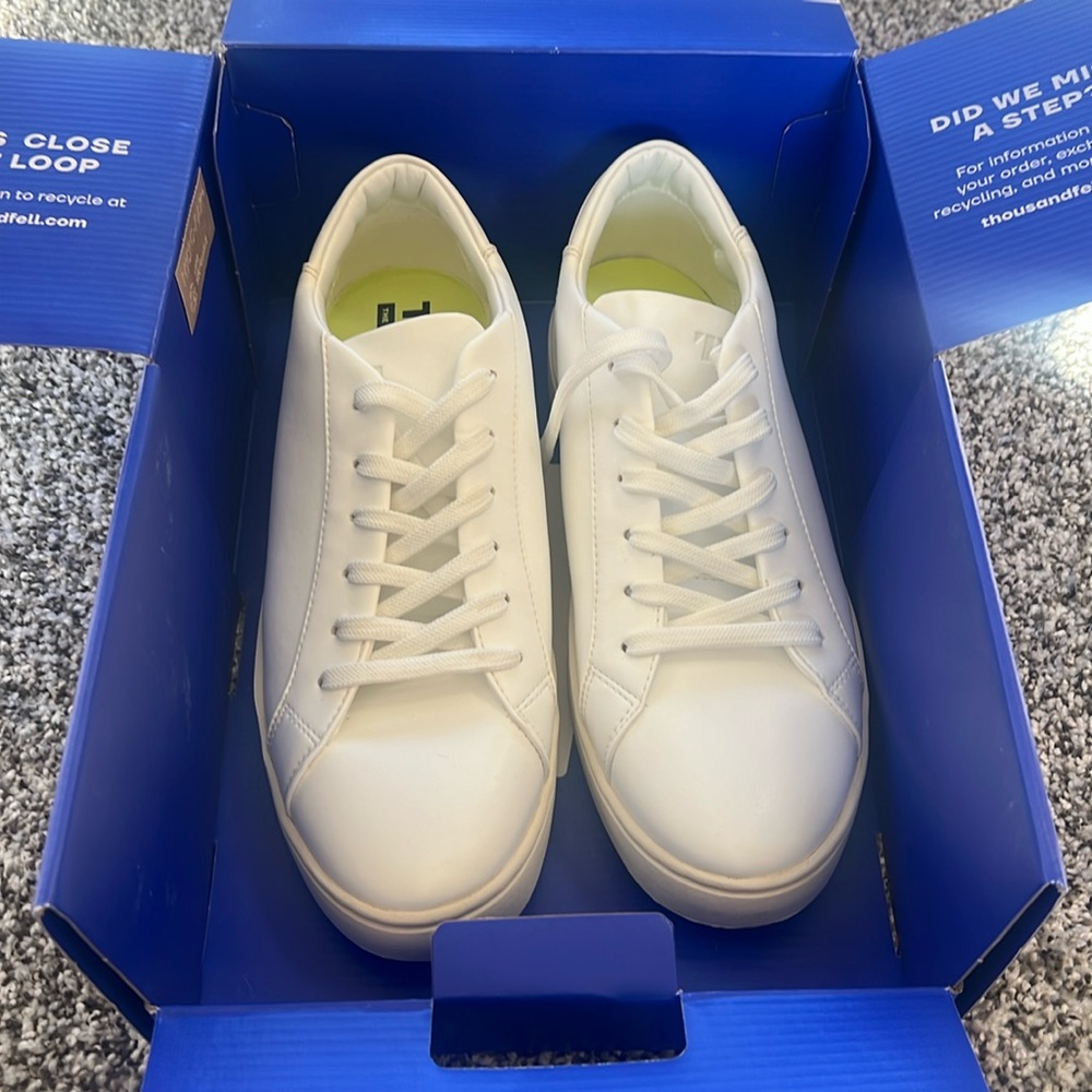 Thousand Fell    WOMEN'S WHITE LACE UP SHOE